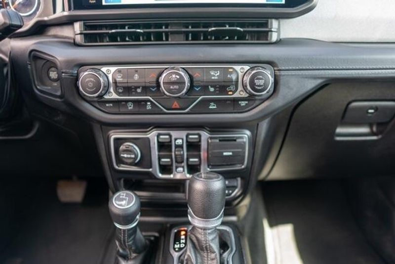 Used 2024 Jeep Wrangler SaharaImage 17
