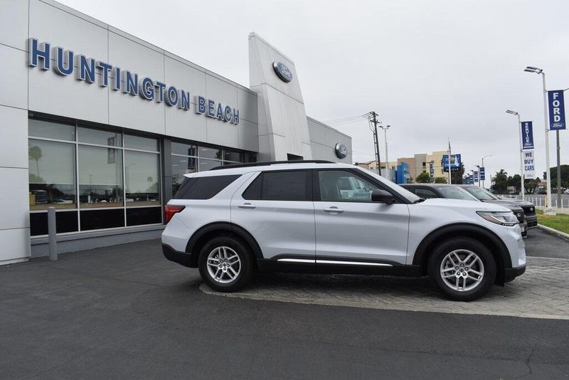 New 2025 Ford Explorer ActiveImage 3
