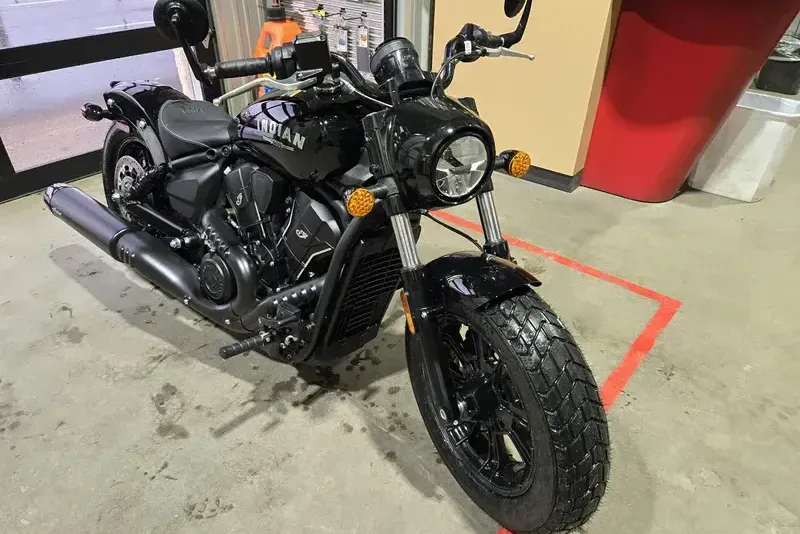 2025 INDIAN MOTORCYCLE SCOUT BOBBER BLACK METALLIC 