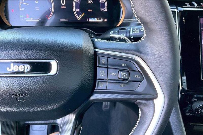 Used 2025 Jeep Grand Cherokee Altitude XImage 19