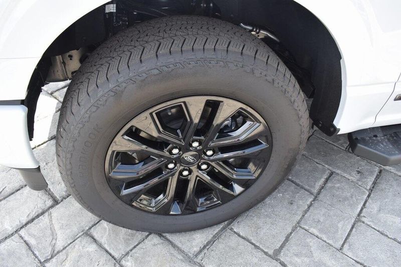 New 2025 Ford F-150 LariatImage 4