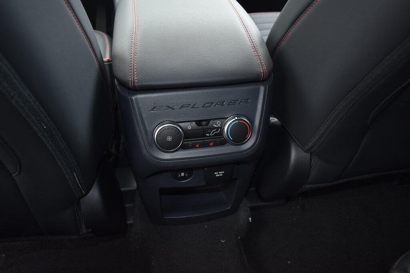 2025 Ford Explorer ST-LineImage 11