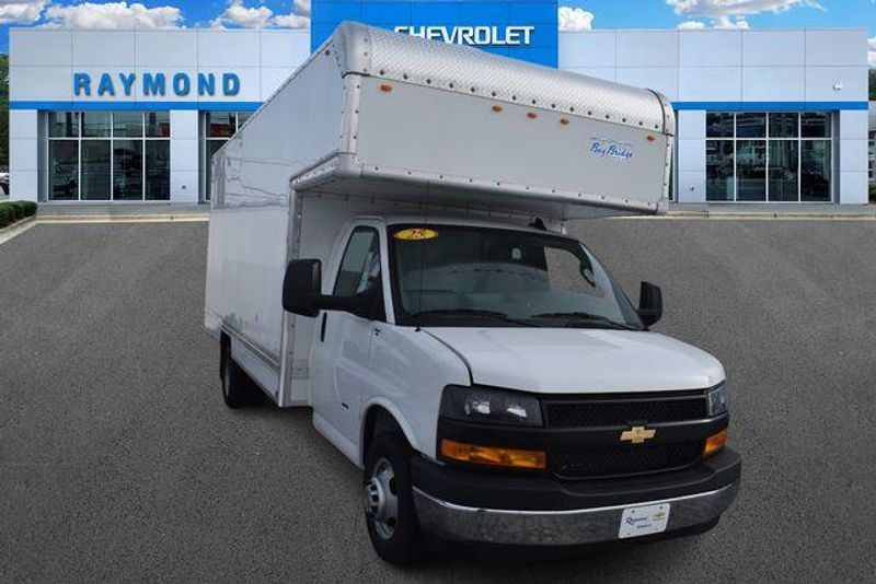 New 2025 Chevrolet Express 3500 Work VanImage 10