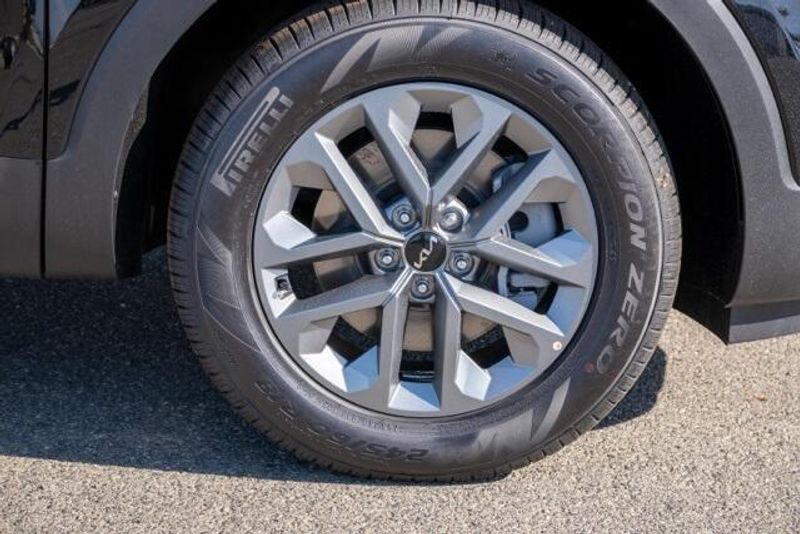 New 2025 Kia Telluride LXImage 9