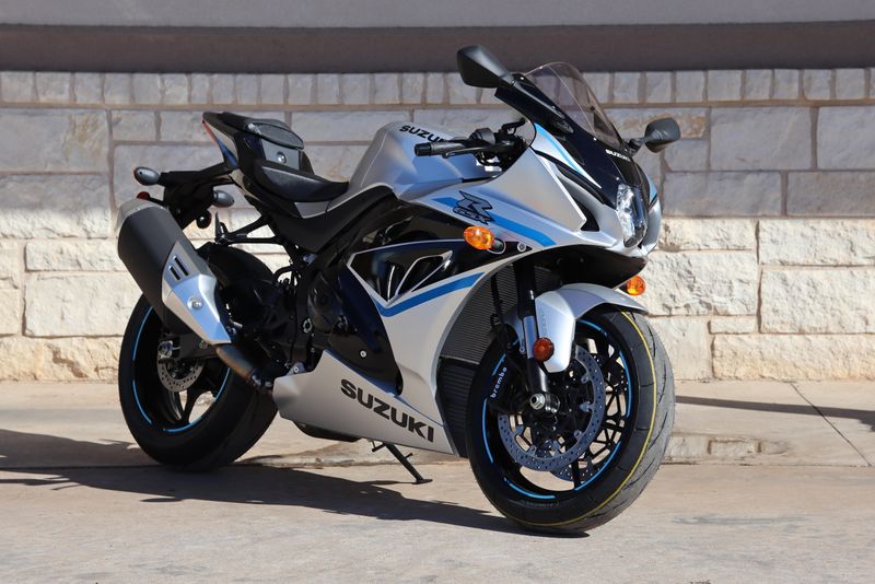 2025 SUZUKI GSXR1000R METALLIC MATTE SWORD SILVER 