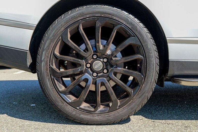 2016 Land Rover Range Rover SuperCharged photo 8