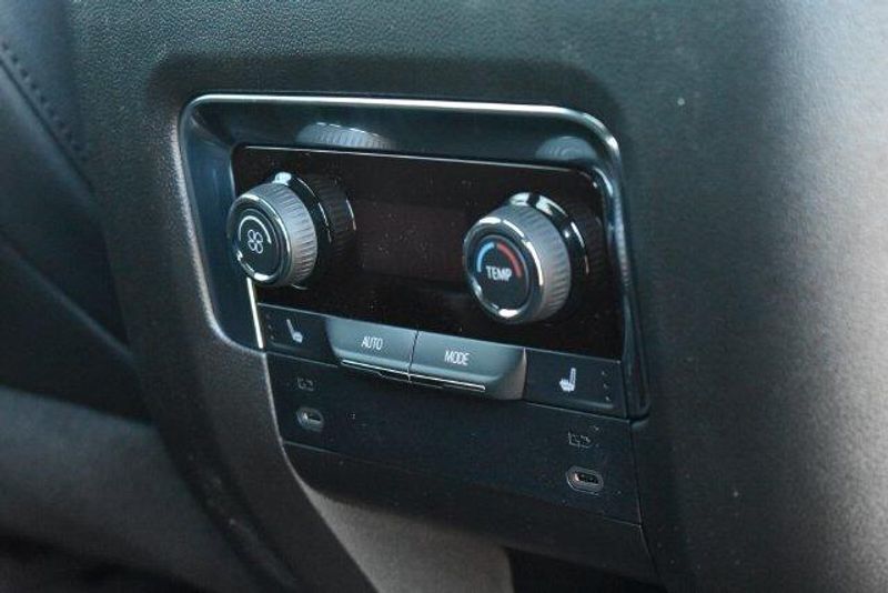 New 2026 Chevrolet Suburban PremierImage 18