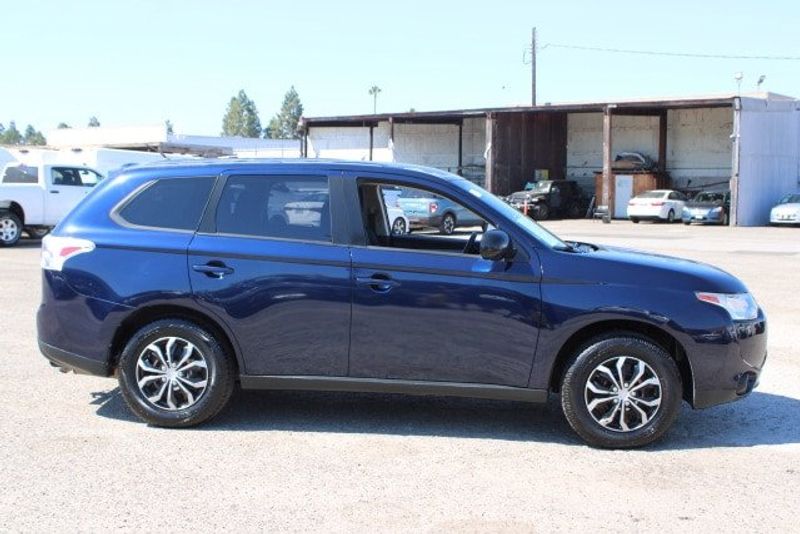 2014 Mitsubishi Outlander ESImage 3