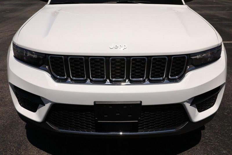 2024 Jeep Grand Cherokee LaredoImage 3