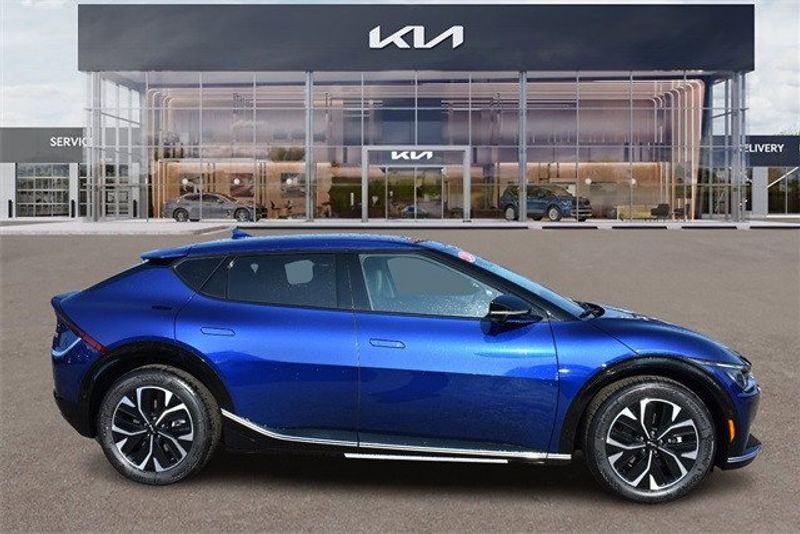 2024 Kia EV6 WindImage 2