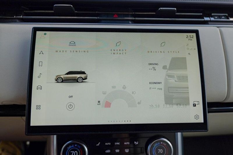 2023 Land Rover Range Rover SE photo 44