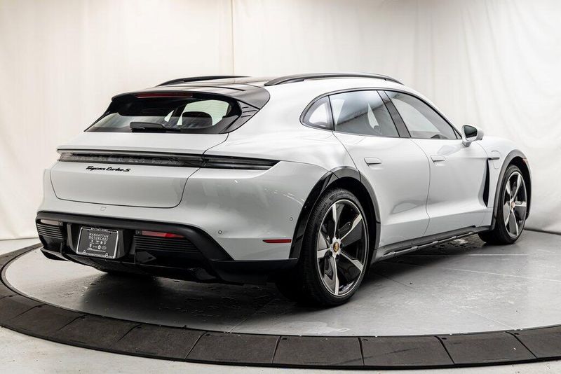 2023 Porsche Taycan Image 5