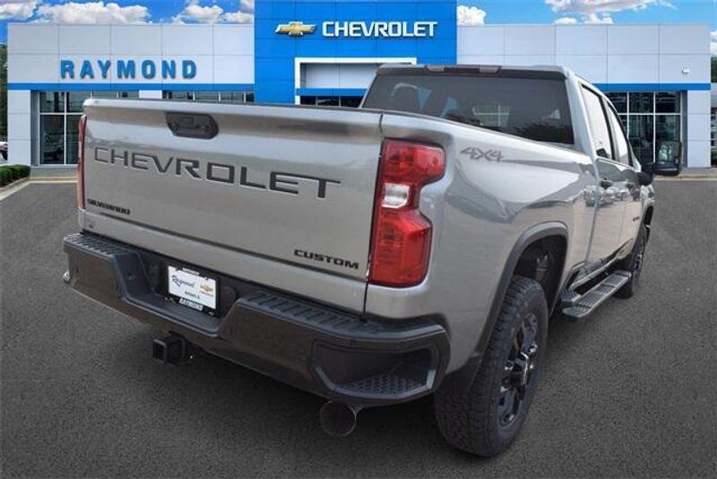 2025 Chevrolet Silverado 2500HD CustomImage 3
