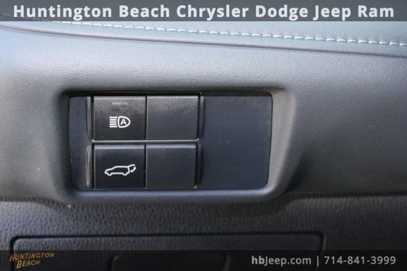2021 Toyota Highlander Hybrid XLEImage 14