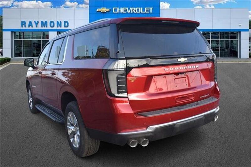 New 2026 Chevrolet Suburban PremierImage 5