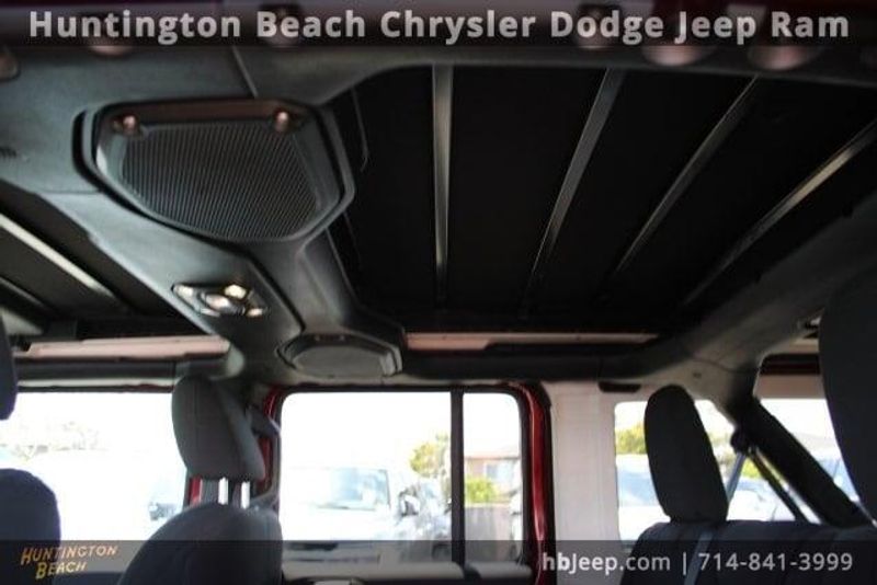 2021 Jeep Wrangler Unlimited SaharaImage 38