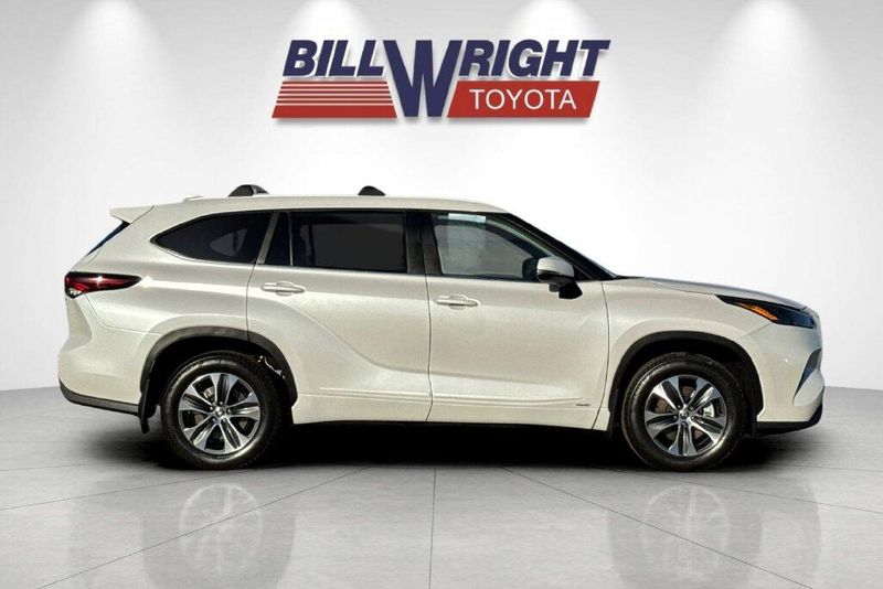 Used 2026 Toyota Highlander Hybrid XLEImage 2