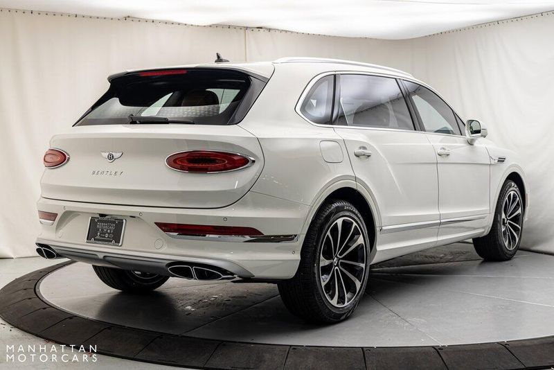 2024 Bentley Bentayga EWB V8Image 5