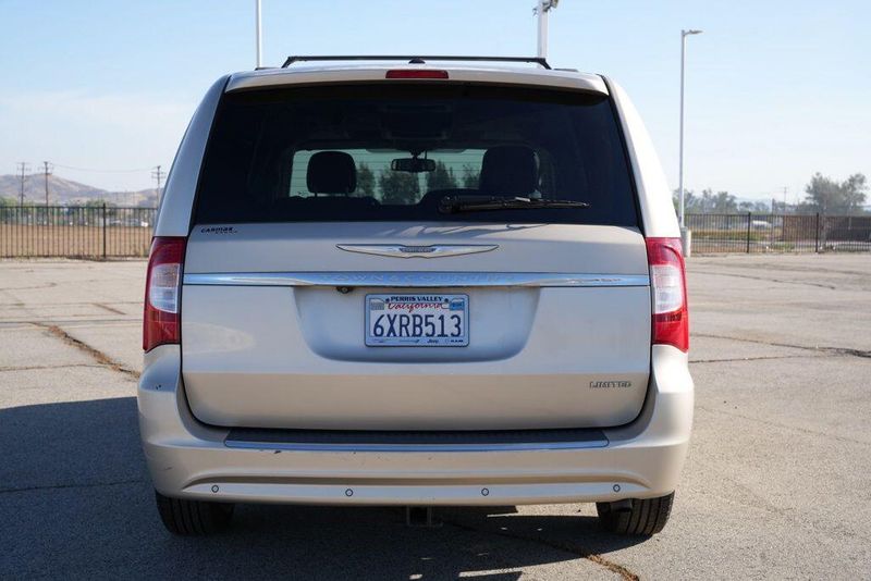 Used 2012 Chrysler Town & Country LimitedImage 6