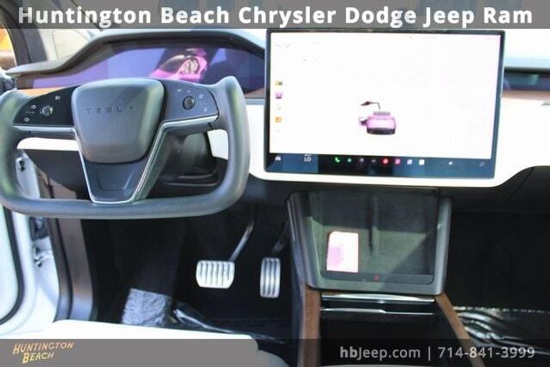 2022 Tesla Model X BaseImage 11