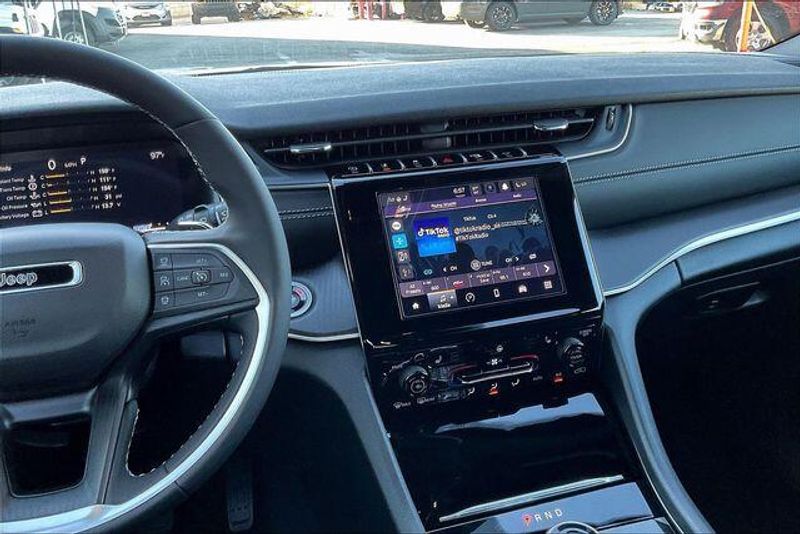 New 2025 Jeep Grand Cherokee L Laredo 4x4Image 5