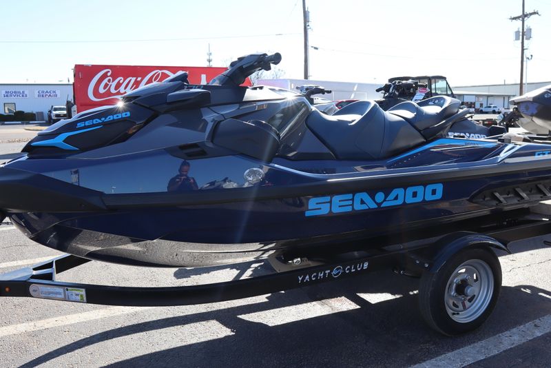 2025 SEADOO GTX 170 WITH SOUND SYSTEM IDF BLUE ABYSS AND GULFSTREAM BLUE 