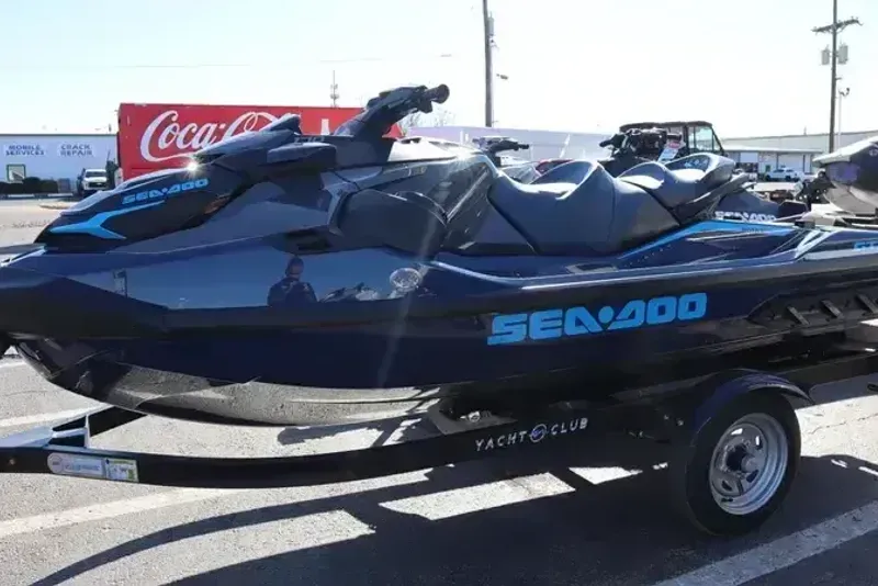 2025 SEADOO GTX 170 WITH SOUND SYSTEM IDF BLUE ABYSS AND GULFSTREAM BLUE 