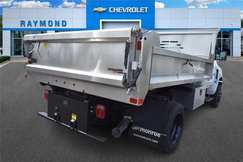 2024 Chevrolet Silverado 6500HD 1WTImage 3