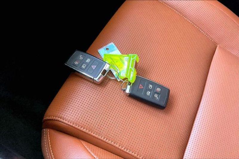 Used 2024 Jaguar XF R-Dynamic SEImage 11