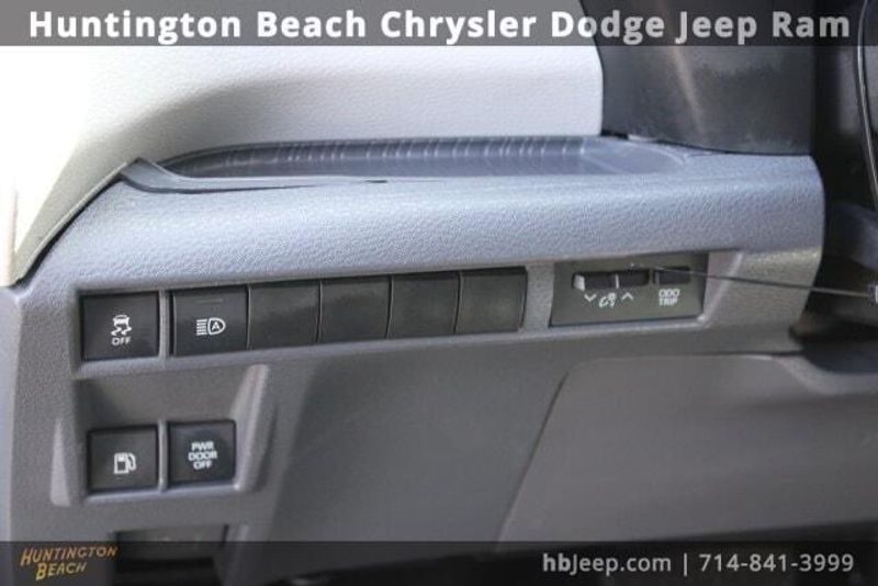 2021 Toyota Sienna XLEImage 14