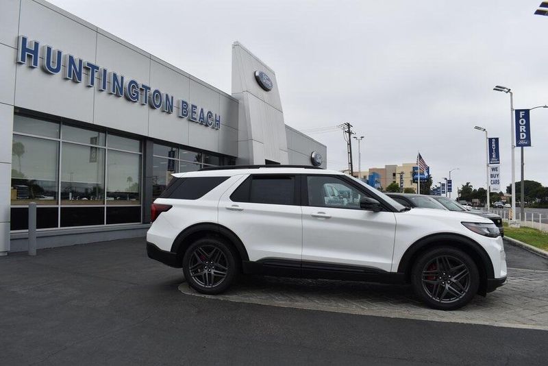 New 2025 Ford Explorer STImage 3