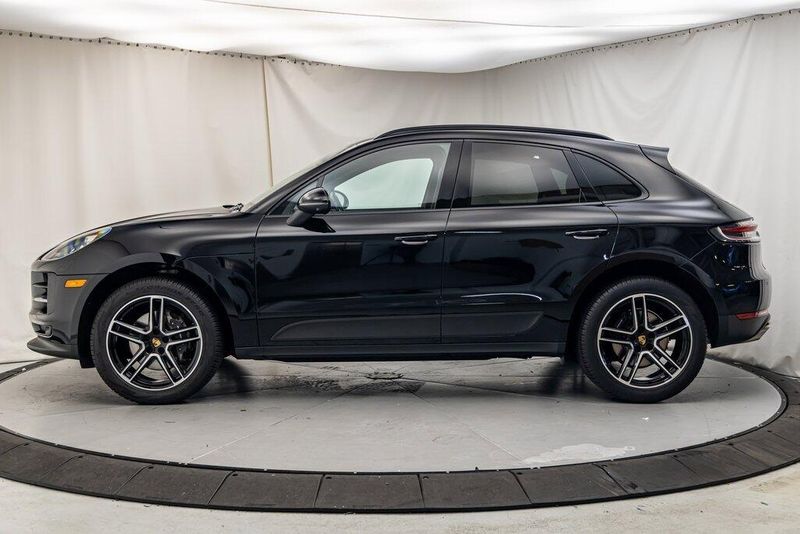 2021 Porsche Macan BaseImage 2