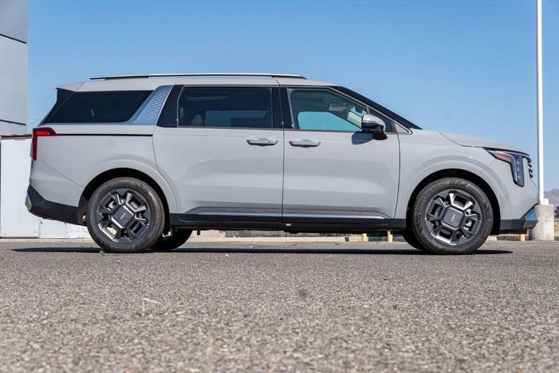 New 2026 Kia Carnival Hybrid EXImage 8