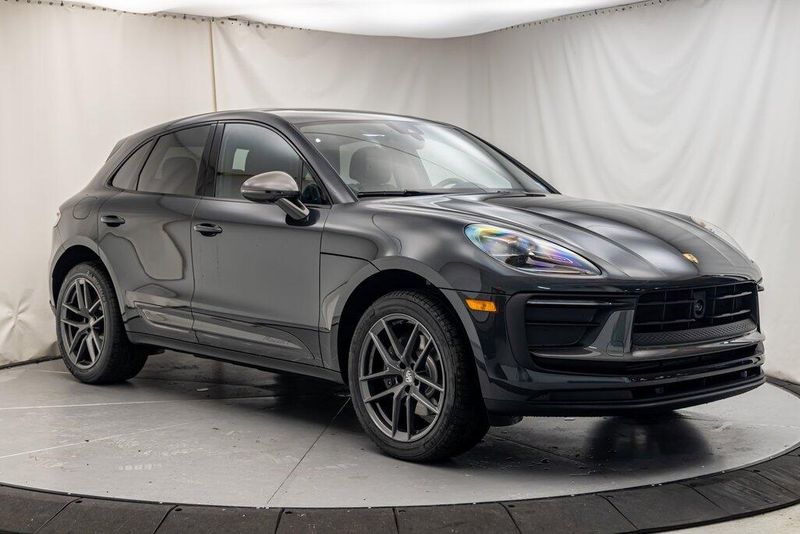 2025 Porsche Macan TImage 7