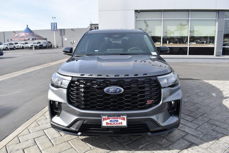 2025 Ford Explorer STImage 23