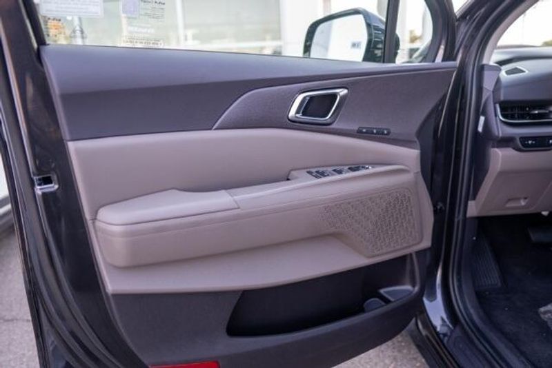 New 2026 Kia Carnival EXImage 19