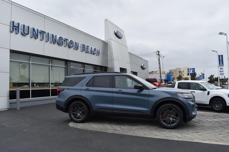 New 2025 Ford Explorer STImage 3