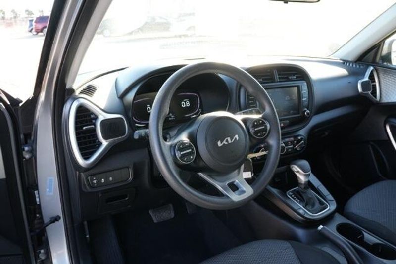 Used 2023 Kia Soul LXImage 10
