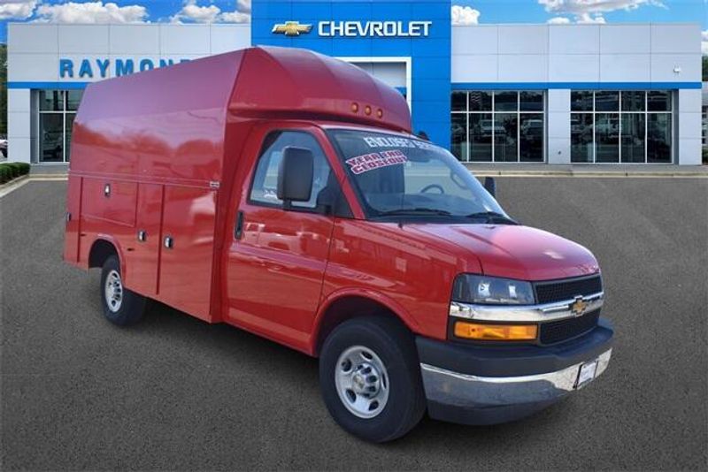 New 2025 Chevrolet Express 3500 Work VanImage 10