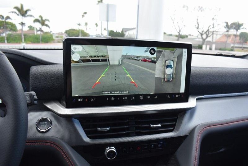2025 Ford Explorer ST-LineImage 18