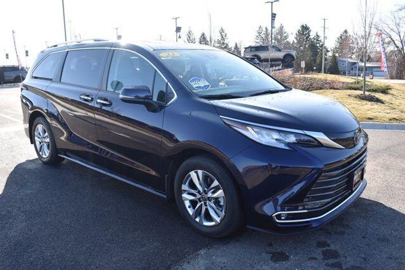 Used 2023 Toyota Sienna LimitedImage 10