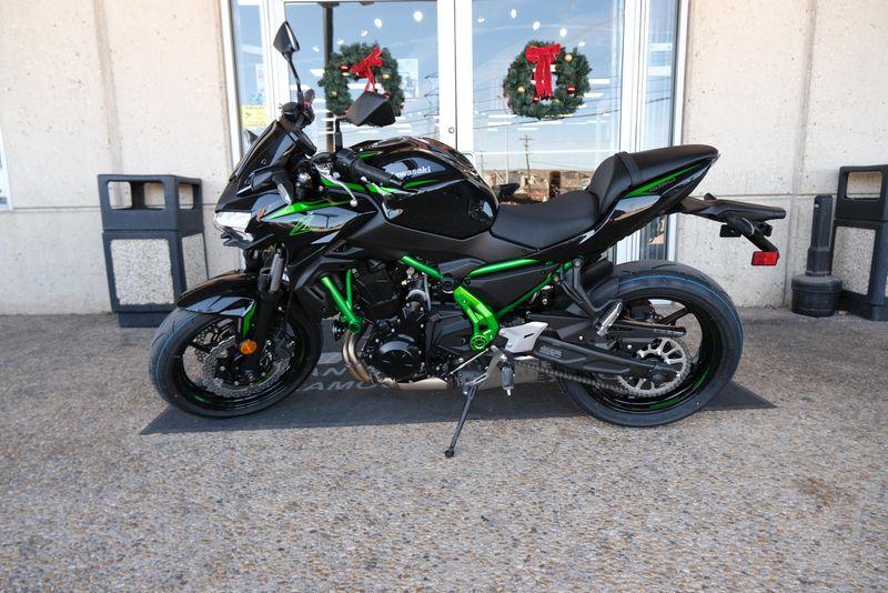 2025 KAWASAKI Z650 ABS METALLIC SPARK BLACK AND GREEN 