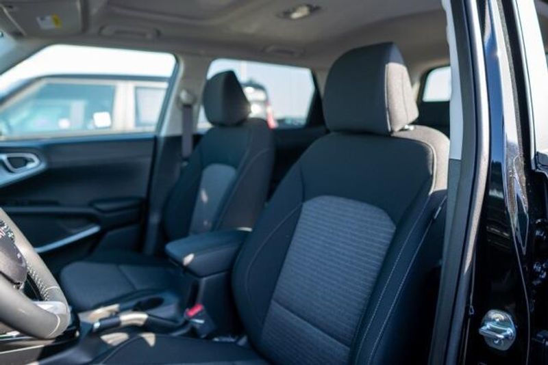 2025 Kia Soul LXImage 9