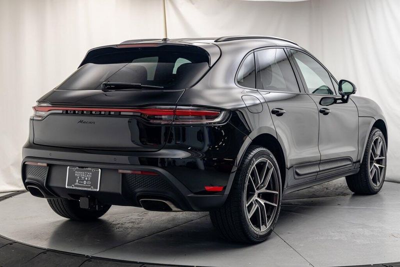 2024 Porsche Macan BaseImage 6