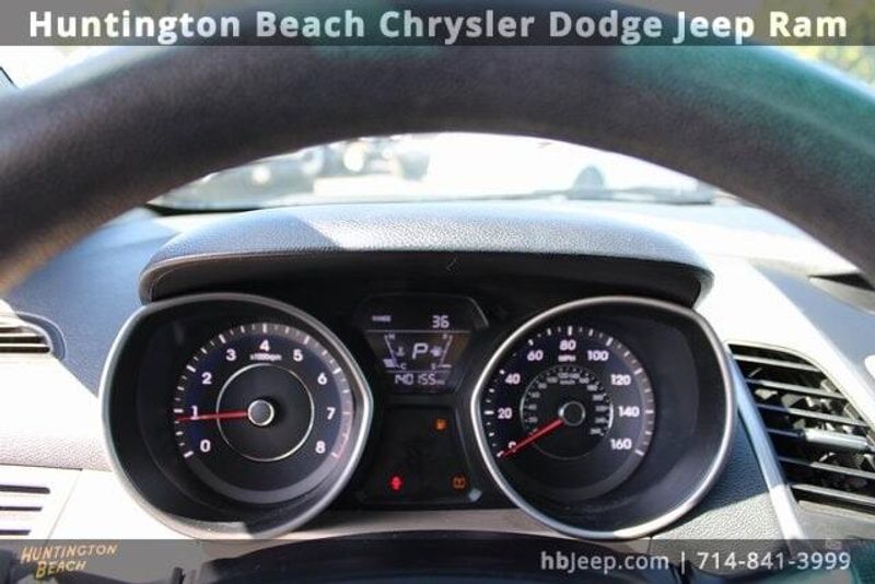 2014 Hyundai Elantra SEImage 21