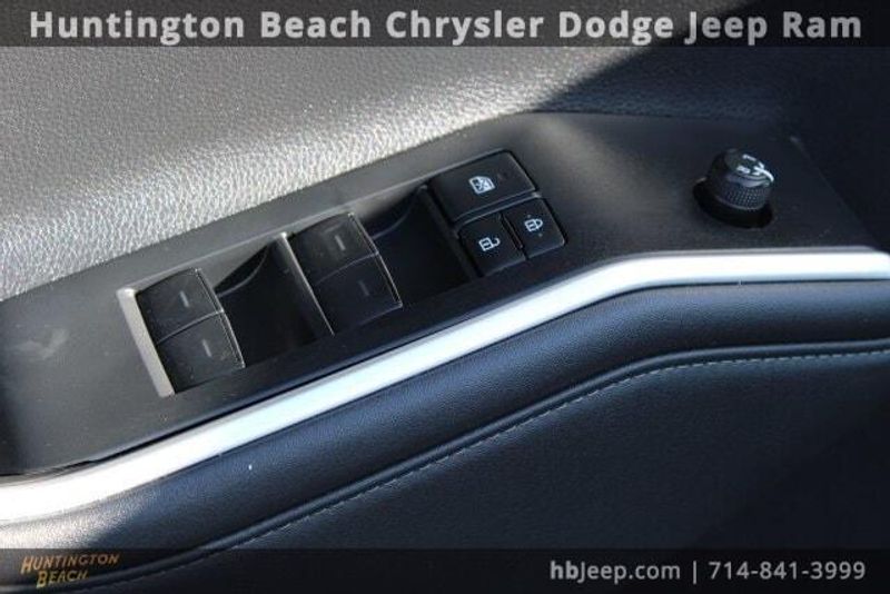 2021 Toyota Highlander Hybrid XLEImage 13