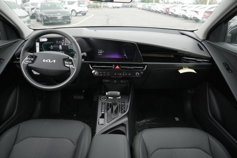 New 2026 Kia Niro EXImage 16