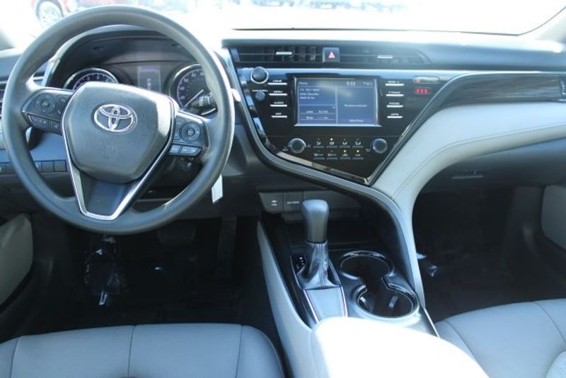 2019 Toyota Camry LImage 12