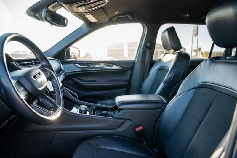 Used 2021 Jeep Grand Cherokee L AltitudeImage 11