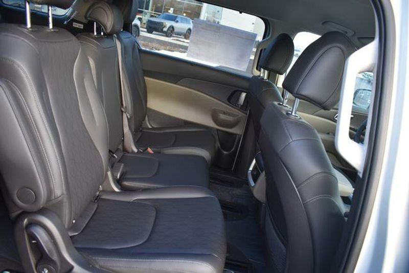 New 2026 Kia Carnival EXImage 16